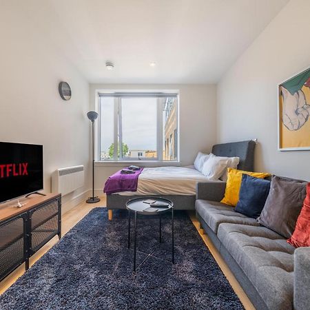 Cozy Apartments - Free Wifi And Parking Onsite Feltham ภายนอก รูปภาพ