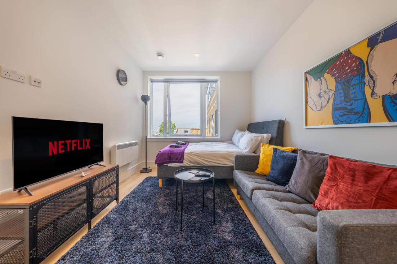 Cozy Apartments - Free Wifi And Parking Onsite Feltham ภายนอก รูปภาพ