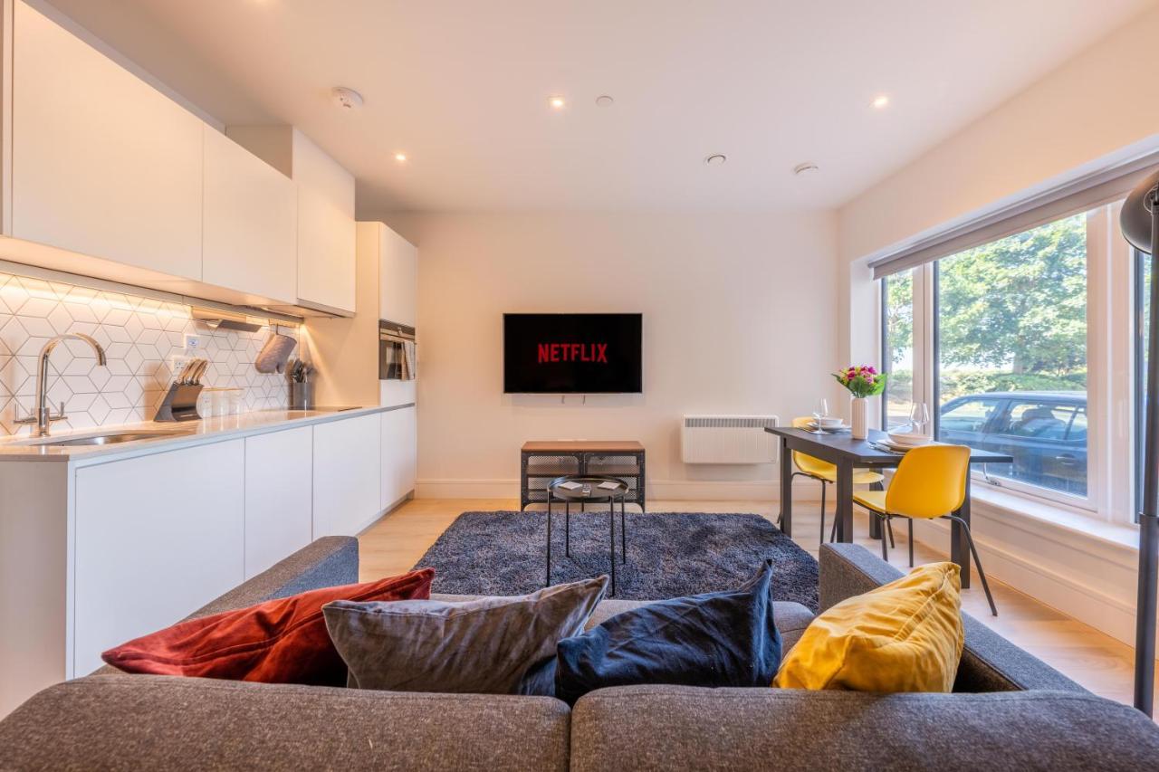 Cozy Apartments - Free Wifi And Parking Onsite Feltham ภายนอก รูปภาพ