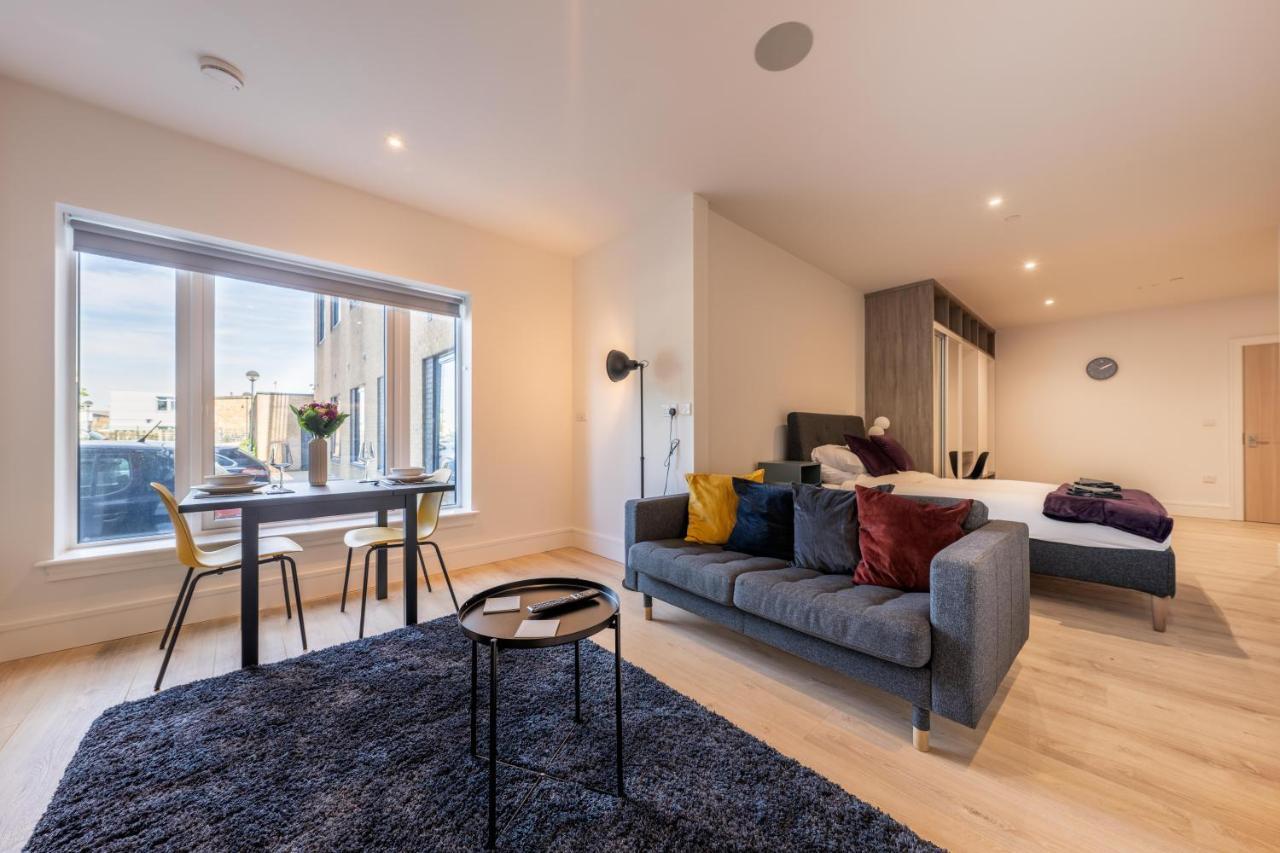 Cozy Apartments - Free Wifi And Parking Onsite Feltham ภายนอก รูปภาพ