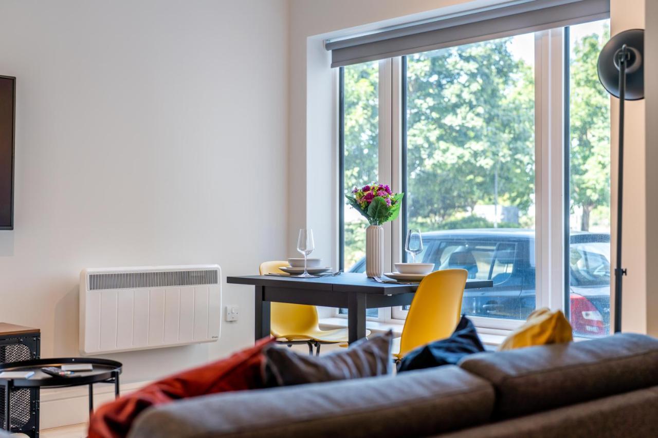 Cozy Apartments - Free Wifi And Parking Onsite Feltham ภายนอก รูปภาพ