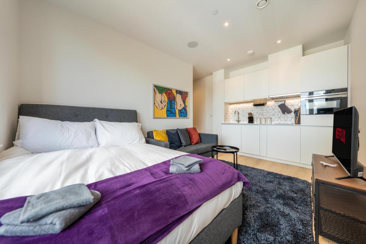 Cozy Apartments - Free Wifi And Parking Onsite Feltham ภายนอก รูปภาพ