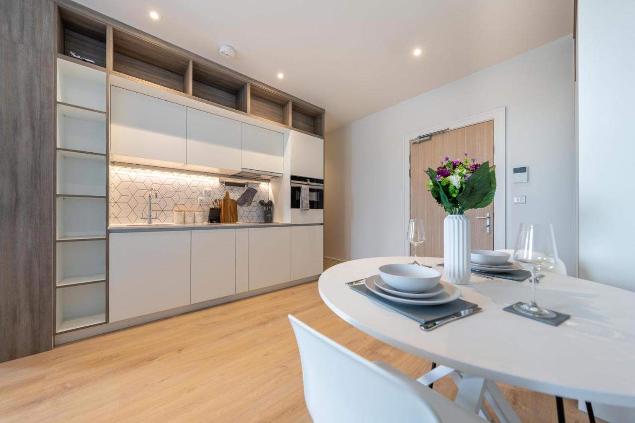 Cozy Apartments - Free Wifi And Parking Onsite Feltham ภายนอก รูปภาพ