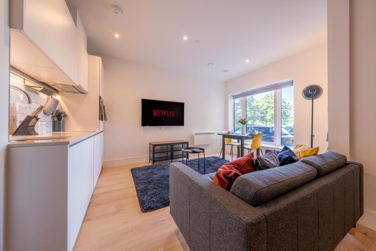 Cozy Apartments - Free Wifi And Parking Onsite Feltham ภายนอก รูปภาพ