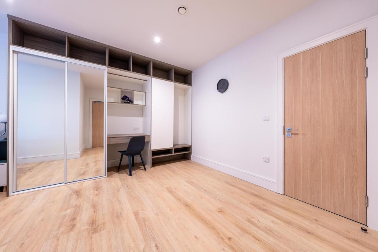 Cozy Apartments - Free Wifi And Parking Onsite Feltham ภายนอก รูปภาพ